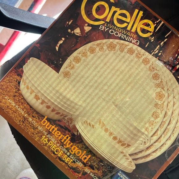 Corelle Butterfly Gold Dinner Set - Complete - Picture 1 of 7